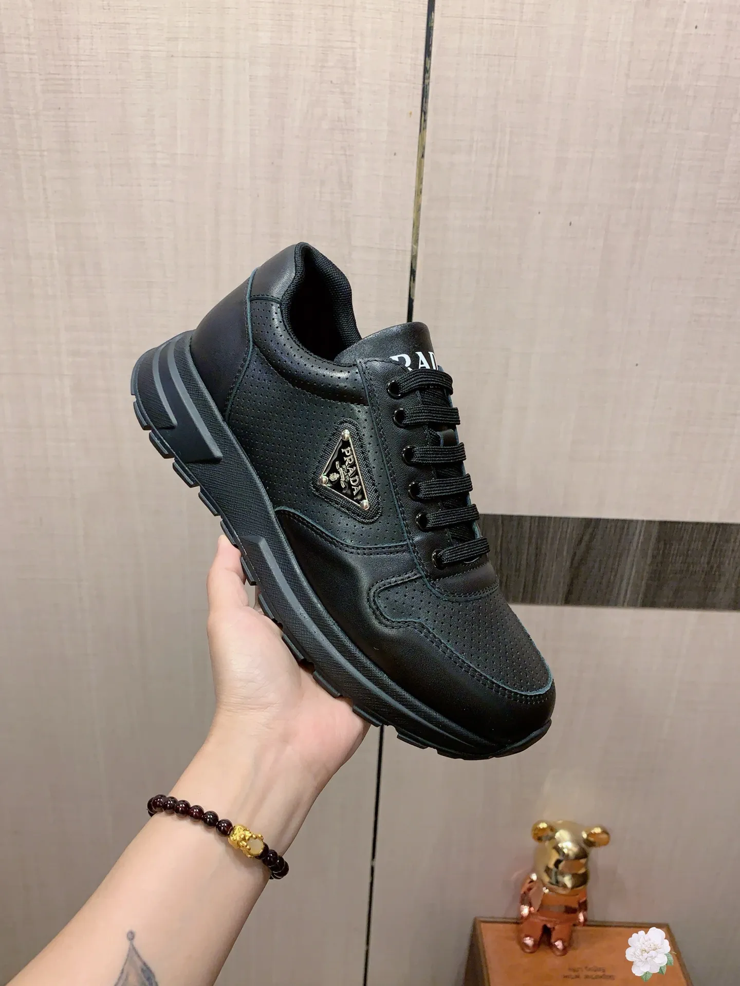 Men's Men's Shoes💰420💰💰🎩🎩[Lightning][Lightning] "PRADA*" The latest and most popular casual shoes, top brand [seduce] luxury~purchase, top~quality. [Strong] The upper is made of imported breathable cowhide with material ➕ breathable sheepskin feet (•) and fine workmanship. The original stylish and stylish soft rubber wear-resistant and non-slip outsole is light and comfortable on the feet. The real thing looks better when photographed. 085: code: 38-44, 3️⃣ colors selected